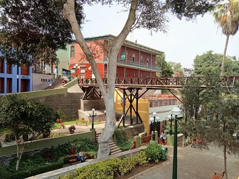 Barranco Lima — the famous Puente de los Suspiros bridge